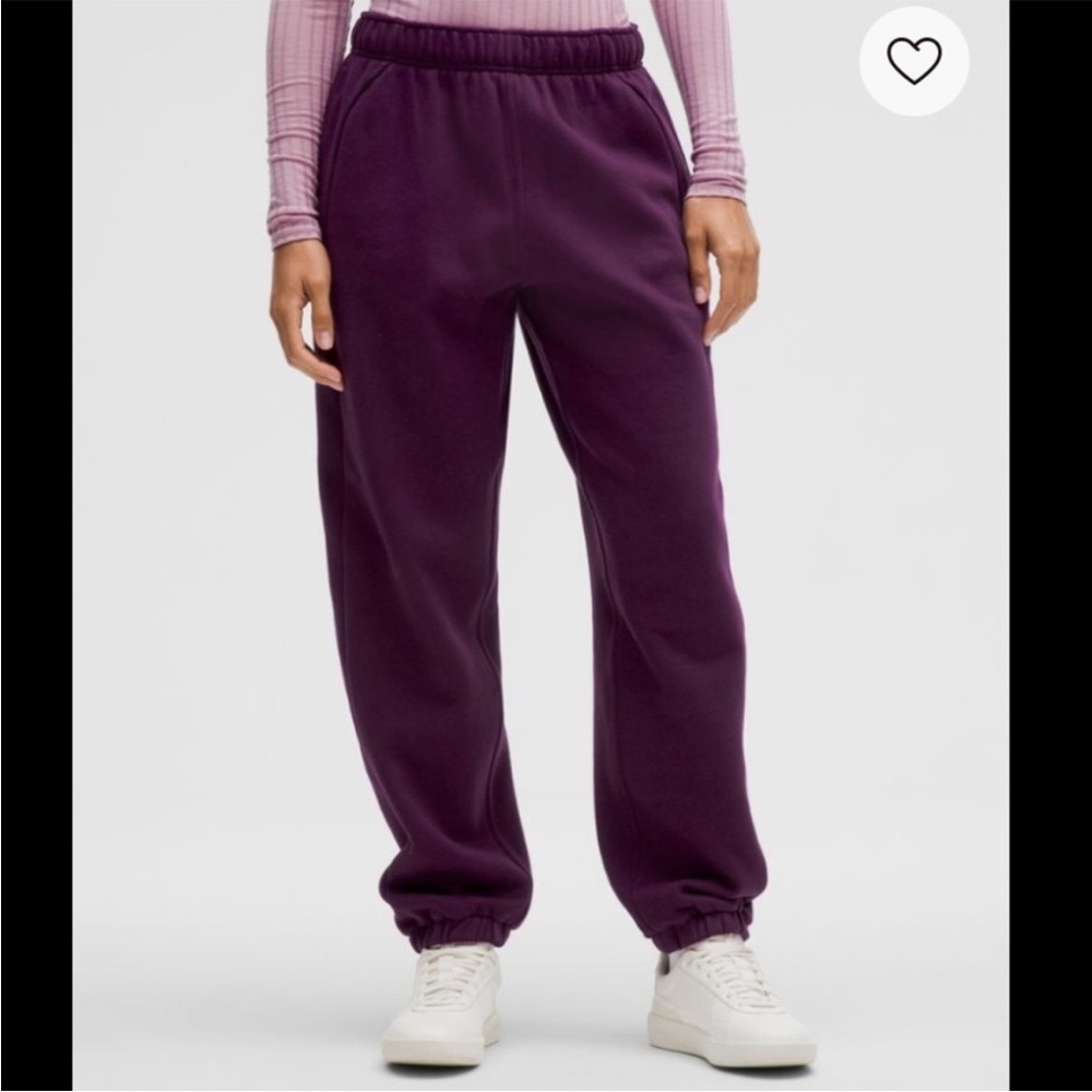 lululemon Scuba Mid-Rise Oversized Jogger
Regular Dramatic Magenta XS